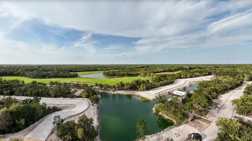 Vista aerea del campo de golf en Loreta Wow Condos Cancun