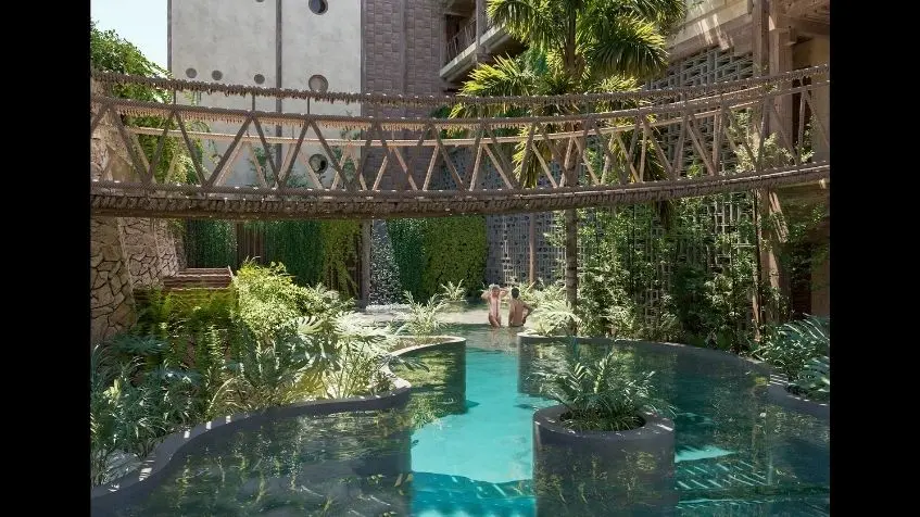 Alberca puente en grand aston alquimia tulum