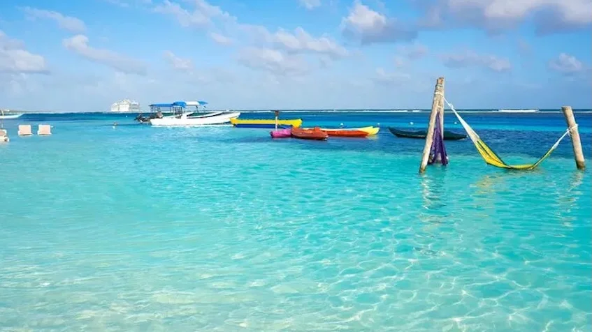 Mar con hamacas Paraiso Mahahual Maya