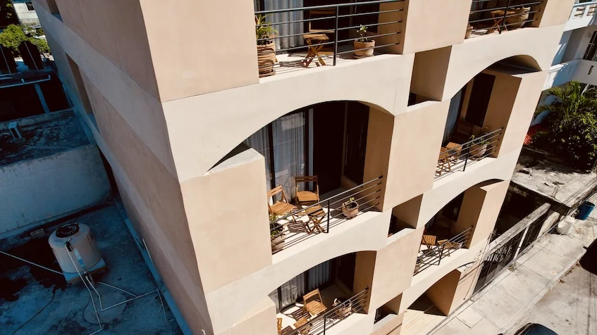 Exterior facade of the Nalu Sanctuary studio in Playa del Carmen