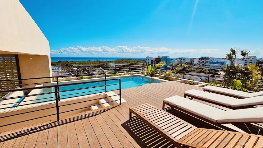 Rooftop camastros en Nalu Sanctuary Playa del Carmen