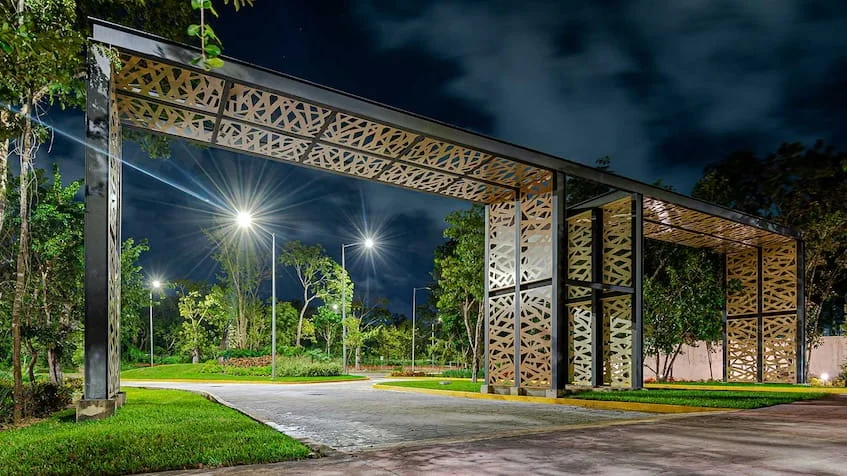 Acceso de Noche en Almazara Playa del Carmen
