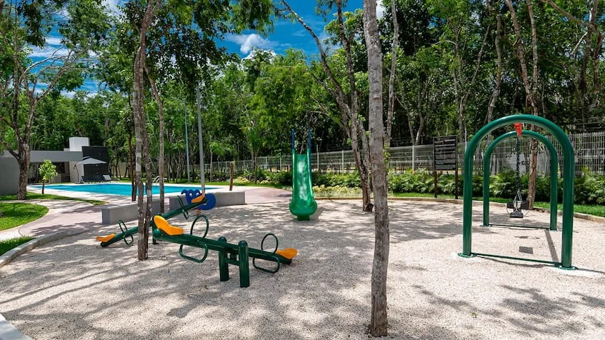 Juegos infantiles en Almazara Playa del Carmen