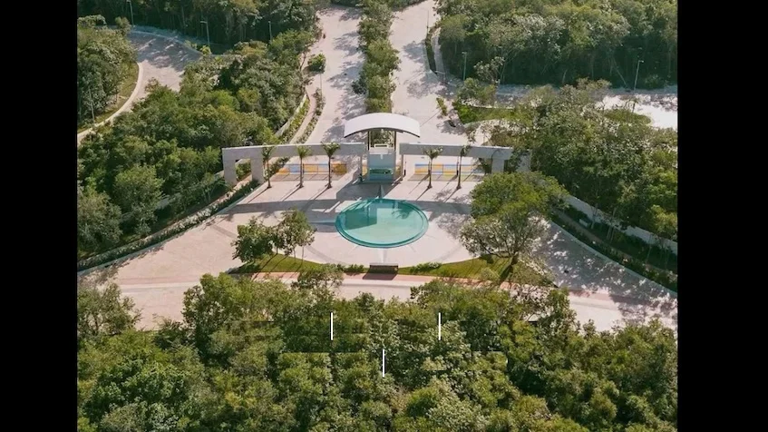 Vista aerea entrada en Villa Chechen Playa del Carmen