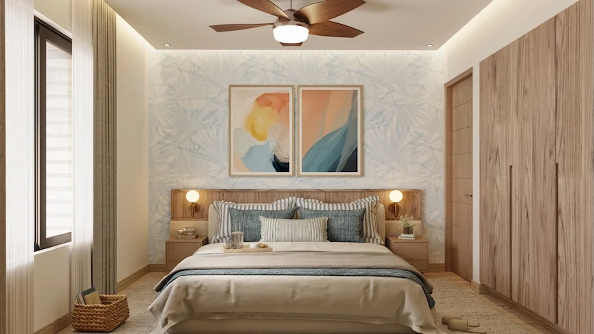 Recámara moderna con cama doble de cabecero de madera integrado con apliques de luz mesas de noche armario empotrado de madera y ventilador de techo con iluminación de Village Blu Puerto Morelos