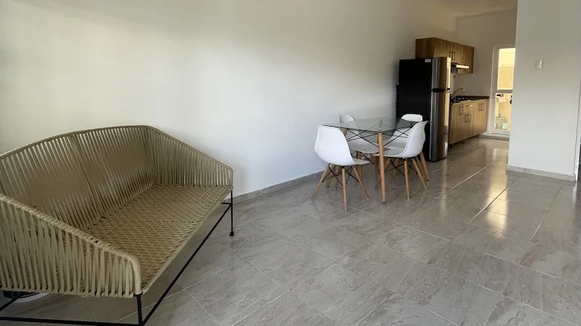 sala-comedor con un sofá
